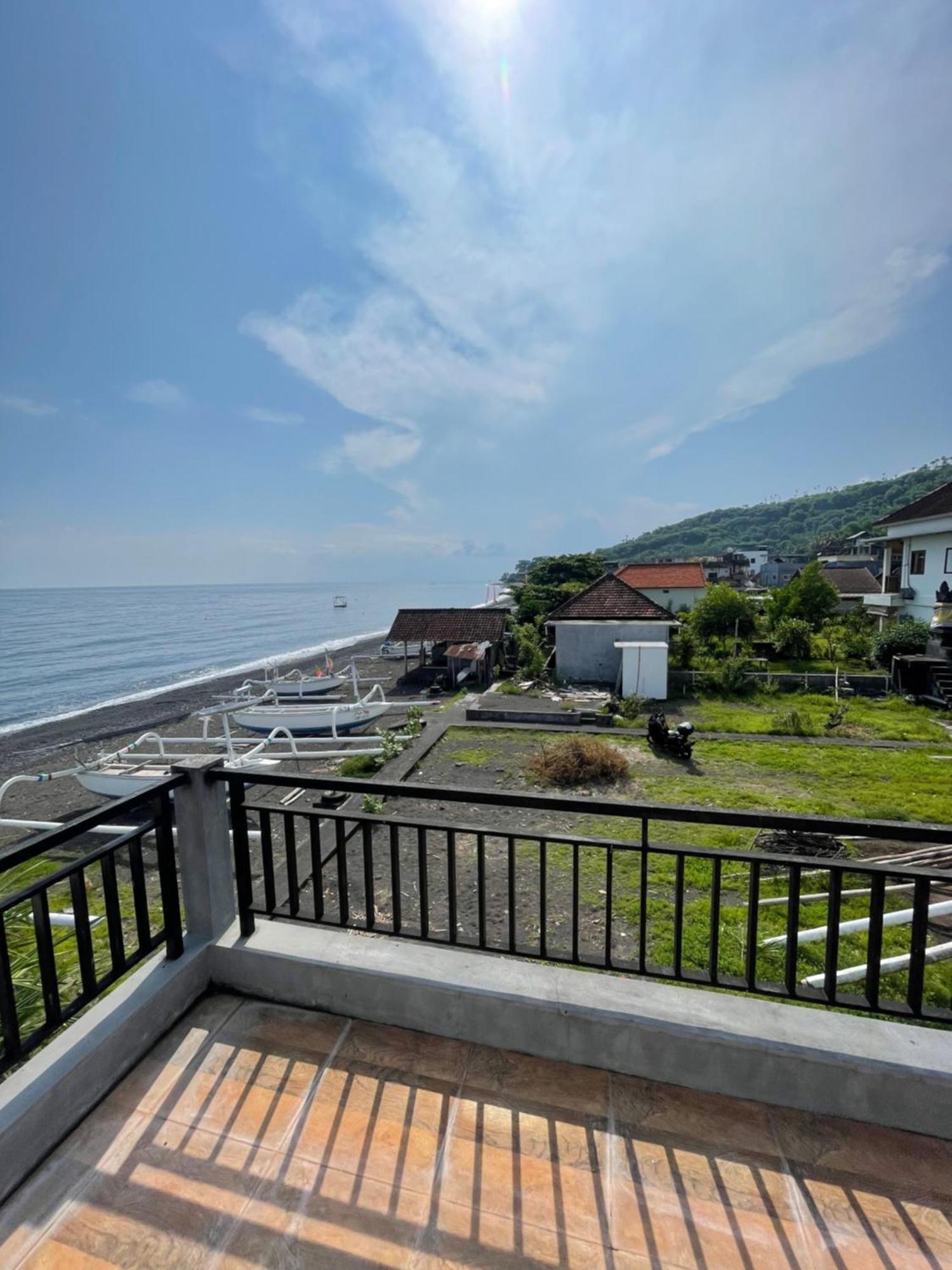 The Bbq Guest House Amed Esterno foto