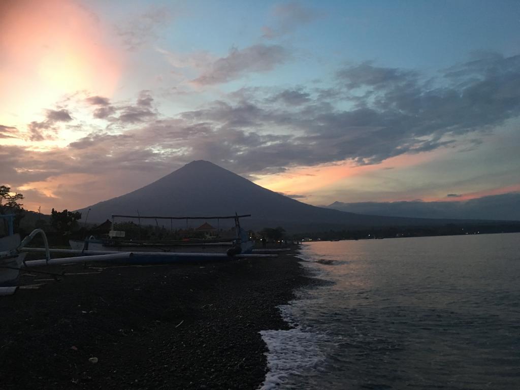 The Bbq Guest House Amed Esterno foto